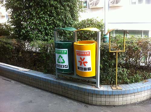 靠譜的玻璃鋼垃圾桶廠家，看韶關小區(qū)如何挑選