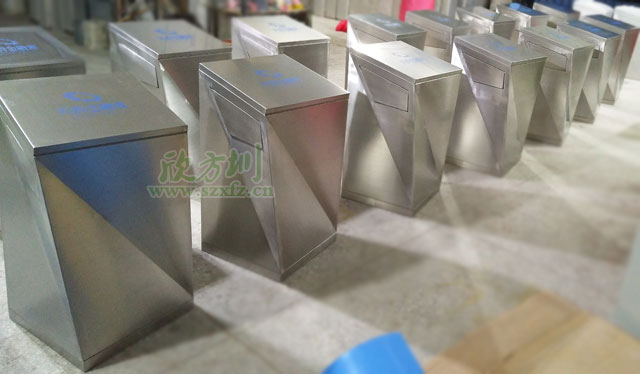 折面創(chuàng)意造型不銹鋼垃圾桶工廠生產圖