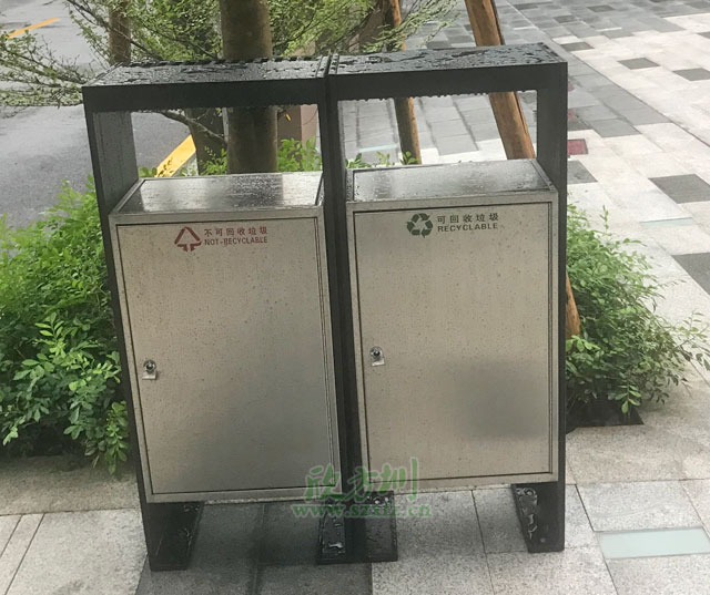 戶(hù)外搖蓋不銹鋼分類(lèi)果皮箱戶(hù)外擺放圖