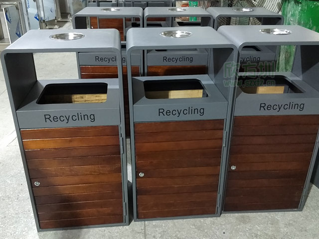 戶(hù)外鋼木分類(lèi)果皮箱成福州園林景觀環(huán)境一部分