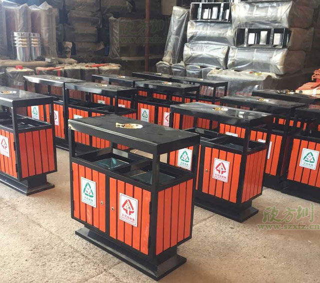 社區(qū)戶外鋼木分類垃圾桶工廠批量生產圖