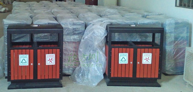社區(qū)戶外鋼木分類垃圾桶工廠批量生產圖