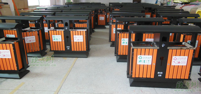 環(huán)保鋼木分類垃圾桶工廠生產圖