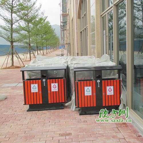 廣州清遠(yuǎn)地產(chǎn)物業(yè)公司，增添欣方圳鋼木垃圾桶